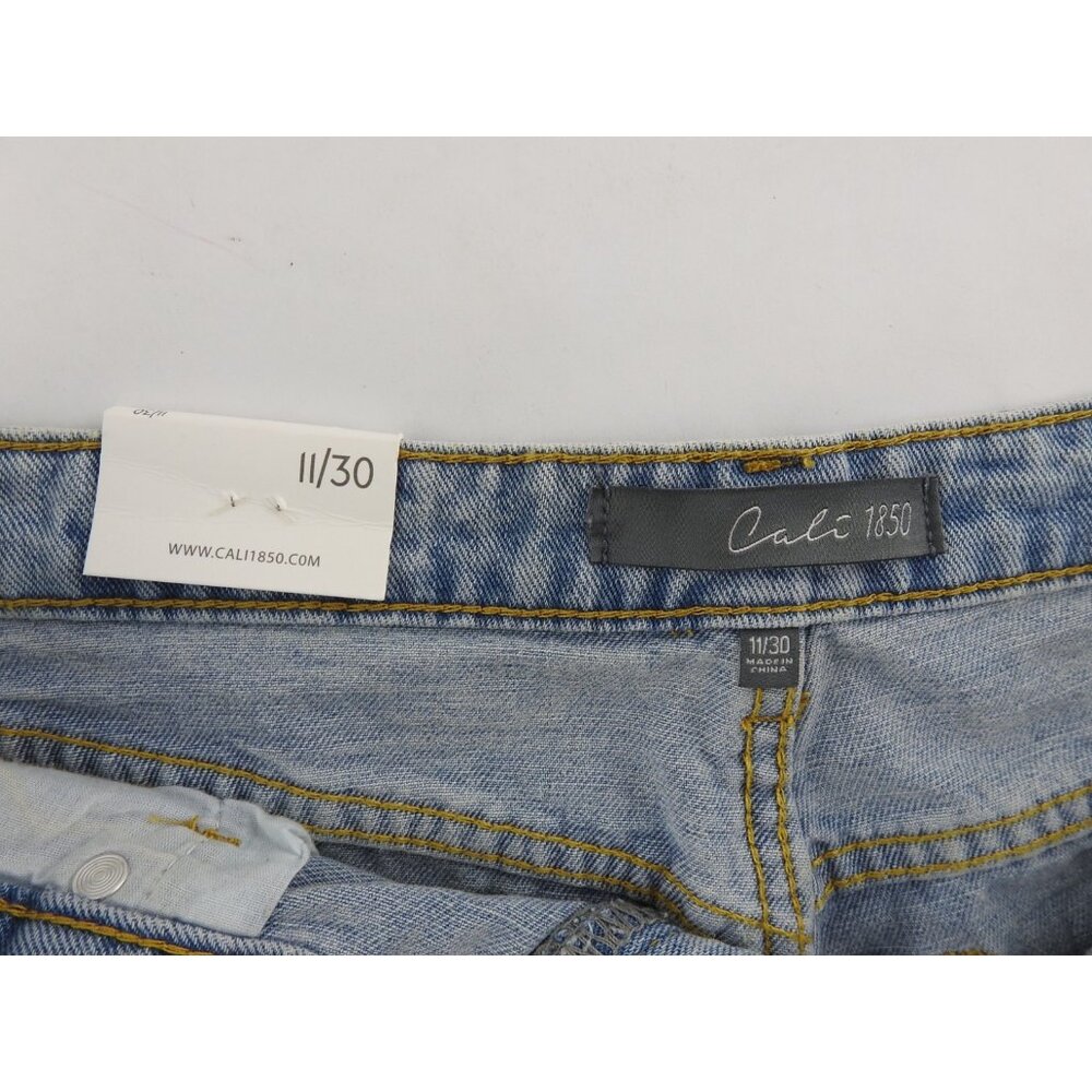Cali 1850 Floral Appliqué Jeans Womens 11 30 Light Wash Straight Leg Denim NWT - Picture 5 of 7